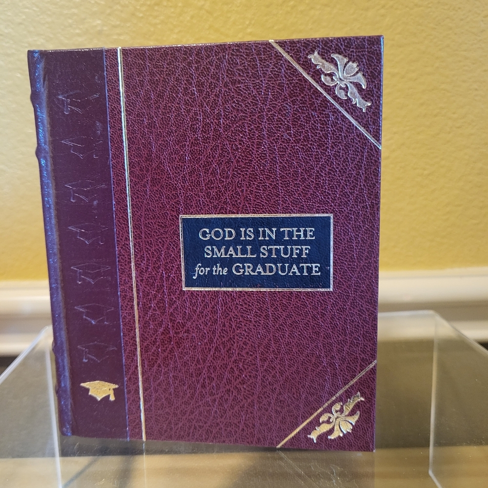 God‎ Is In The Small Stuff For The Graduate Vintage Book, 2000, Pre-Owned